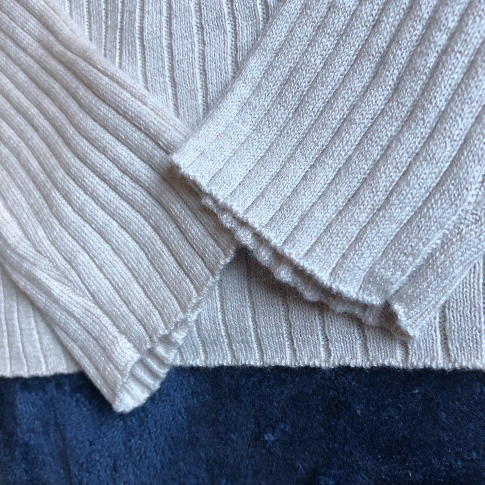 SOLD! AE Oatmeal Beige Ribbed Cropped Turtleneck - Picture 4 of 7